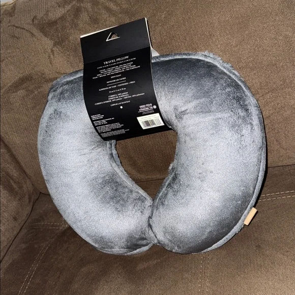 NWT UGG - Pine Creek Travel Pillow - Picture 3 of 3
